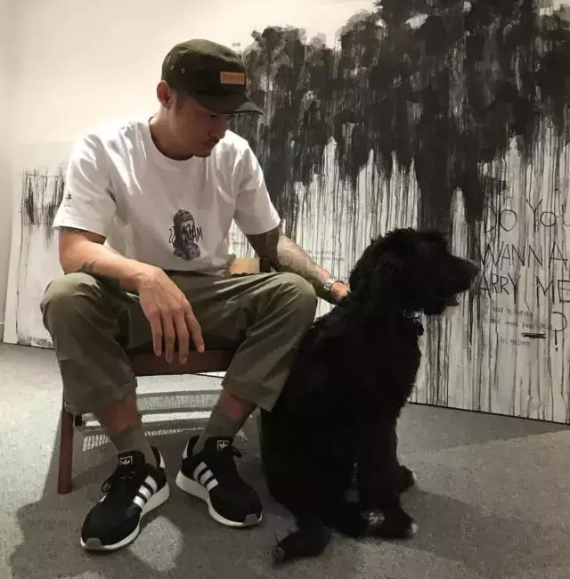 女生最不喜欢男生穿的裤子,女生更喜欢男生怎么穿