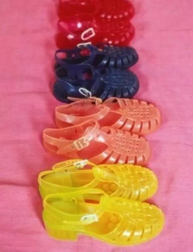 gucci袜子贵吗,gucci刀锋鞋子