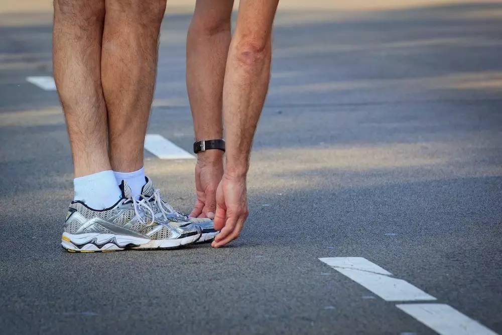 徒步导致膝盖肿痛怎么办,徒步膝盖肿了怎么办