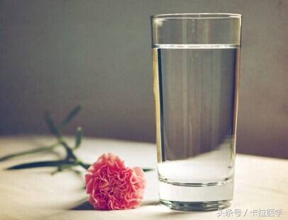 如果你男朋友让你多喝水,总是让你多喝热水的男友该不该要