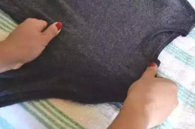 夏季衣服缩水了怎么让它变回原形,羊毛衣服机洗缩水了怎么恢复原样