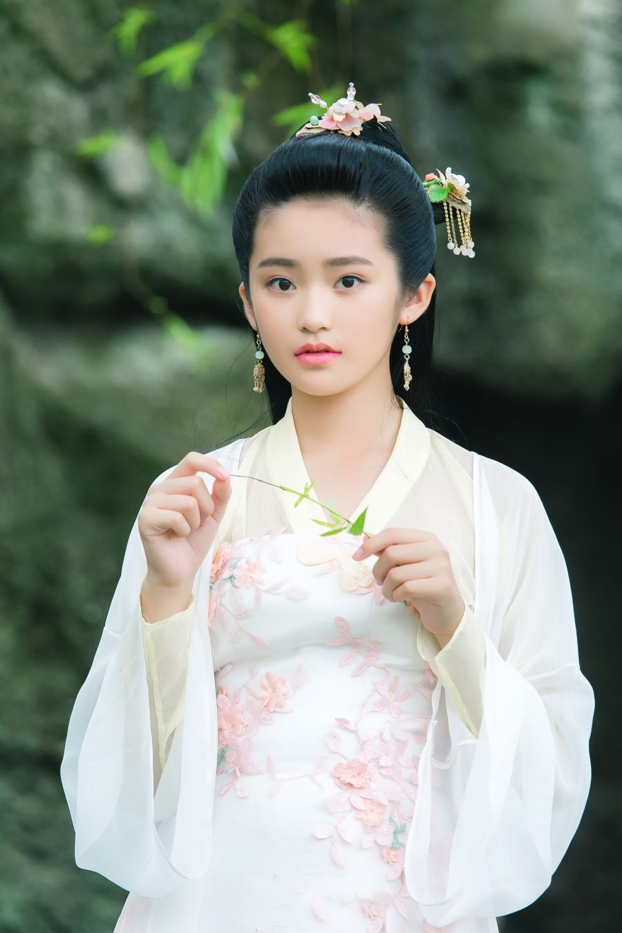 95后小花关晓彤张雪迎,张雪迎演技惊人秒杀关晓彤