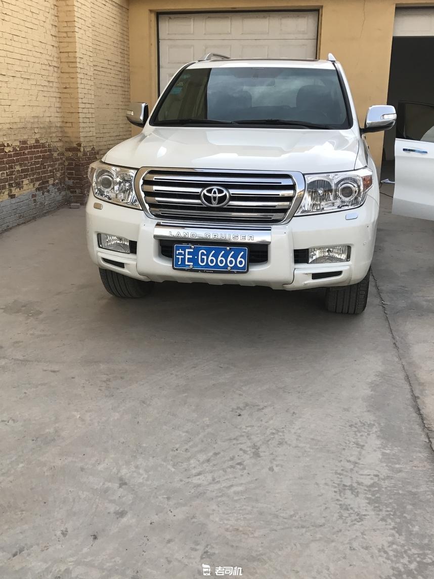 15年陆巡5.7v8,老款陆巡与新款陆巡对比