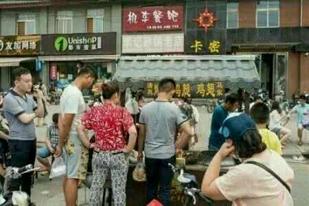 开封当地人去吃的夜市有哪些,开封鼓楼夜市美食贯口