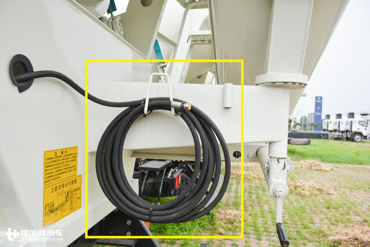 轻卡蓝牌搅拌车,商用混凝土搅拌车多少钱一台