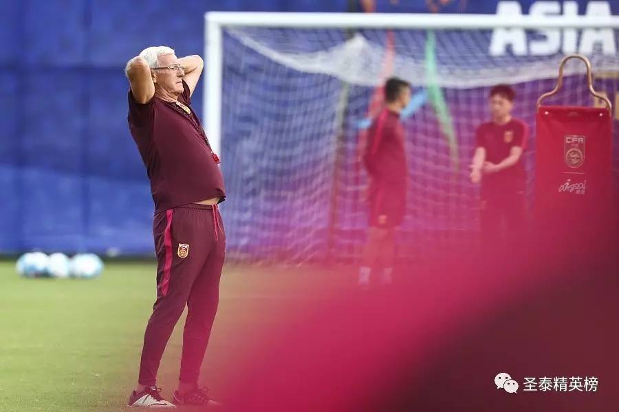 里皮祭拜天地?看周星驰,吴京,马丽手把手教你踢球