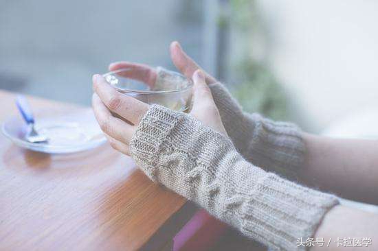 春秋季手脚都是冰凉的什么原因,冬天手脚冰凉的最有效调理方法