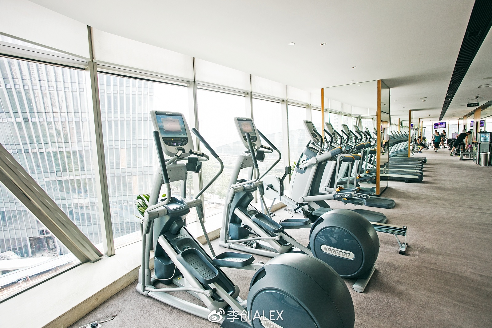 在自己的城市住酒店叫什么,在自己城市里的酒店度假