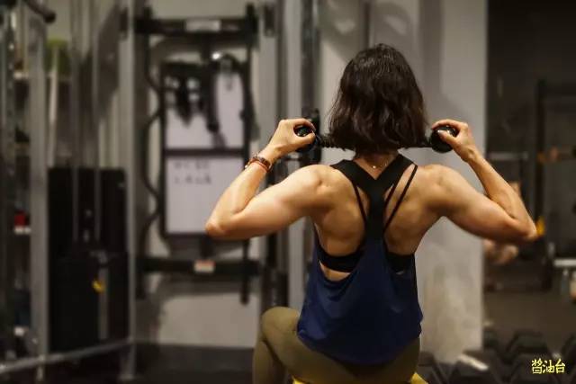 健身美女穿搭,健身美女穿着打扮