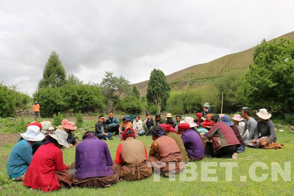 *藏西**山南琼结把“四讲四爱”烙在群众心坎