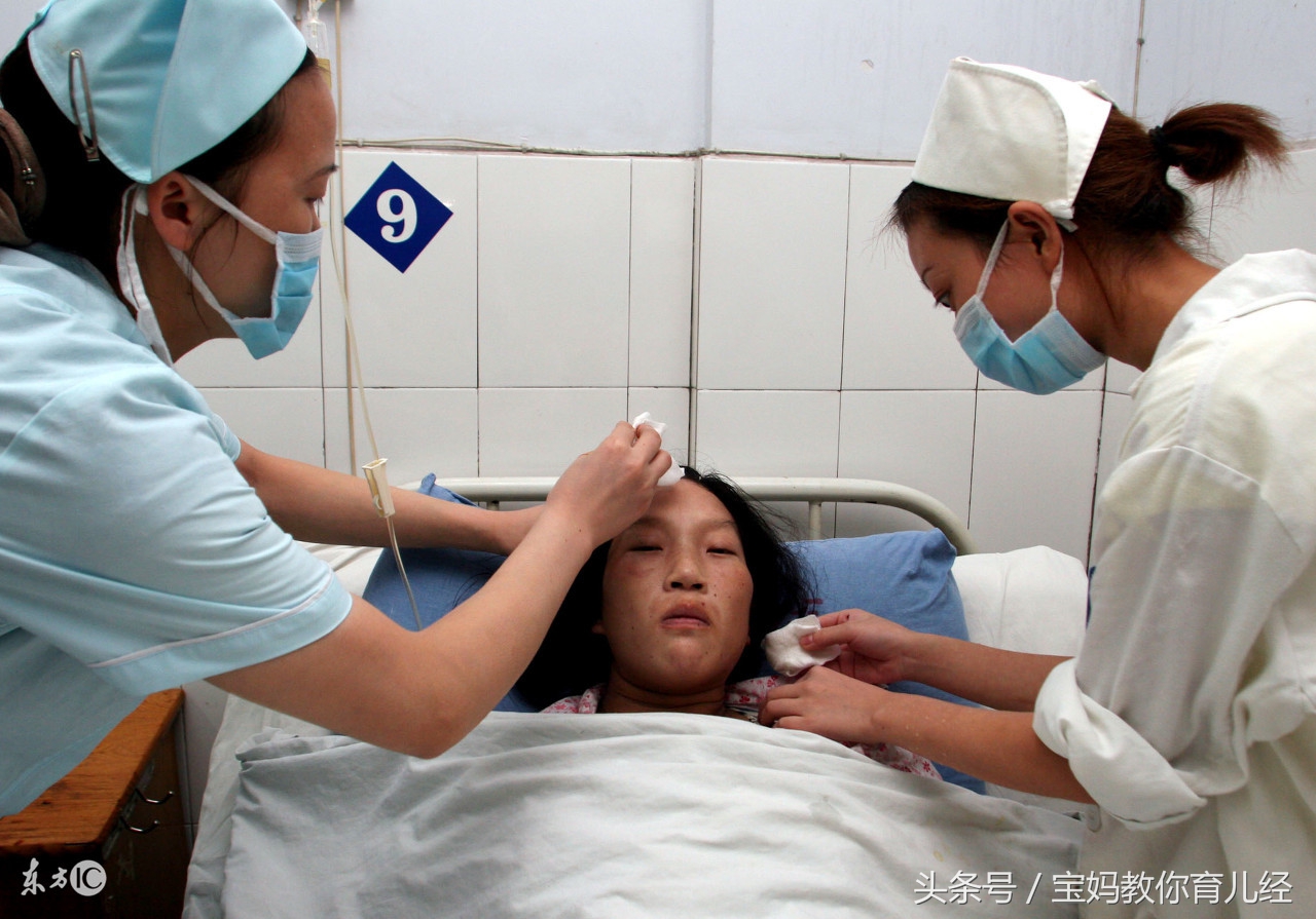 25岁产妇顺产突然大出血,产妇失血丈夫哭了