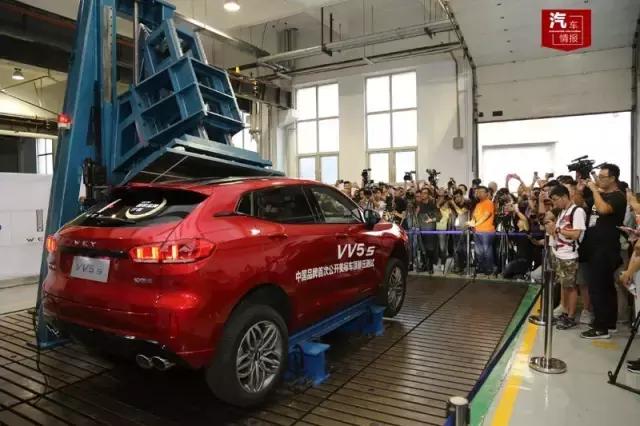 某国产神车遭解体，这款车却顶起了六吨重的集装箱，安全不是吹的