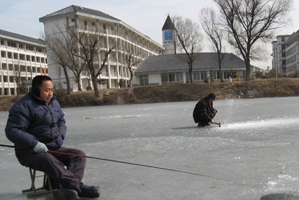 冬季钓鱼选点技巧,冬天钓鱼时如何选择合适的钓点
