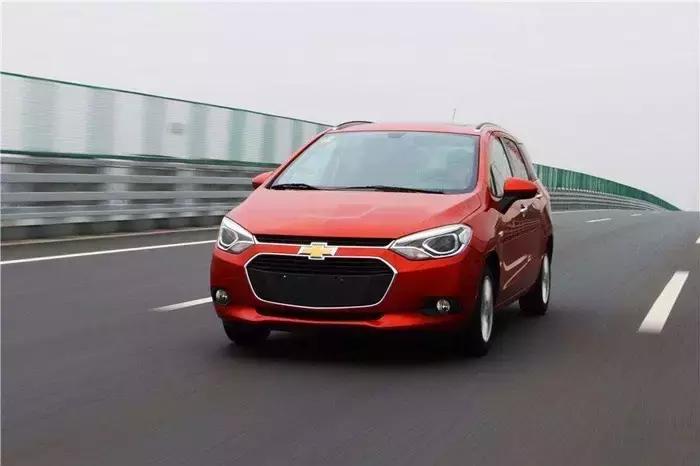 油耗低颜值高动力足空间大的车,4万多代步车配自动挡油耗仅5.3升