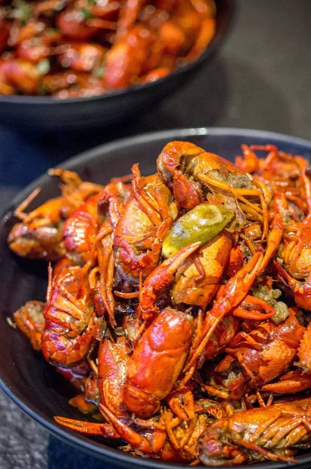 小龙虾的各种口味的做法,广东小龙虾的正确吃法