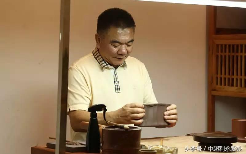 捧一把竹壶，宛若与君子作伴