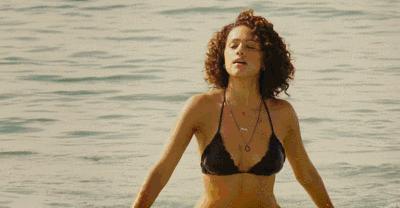 权游铁粉们听好了！“龙母”又多一个称号：中国明清家具爱好者