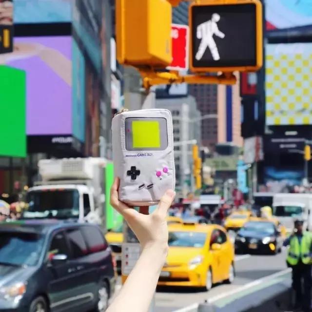 超级玛丽溜进了咖啡馆，扬言不服来战！