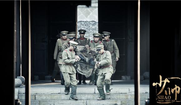 大帅张作霖受伤被抬回来,张作霖皇姑屯被炸片段