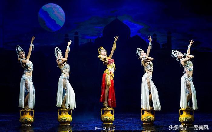 三亚千古情快闪游客抢镜视频,三亚千古情秀