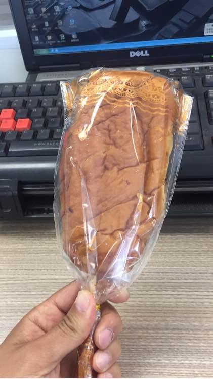 上班绑鱼钩，午休去钓鱼，因为工作耽搁了钓鱼，太不值！