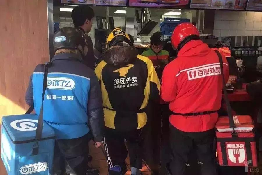 外卖小哥被拒单后瞬间崩溃,外卖小哥苦等一小时却惨遭投诉