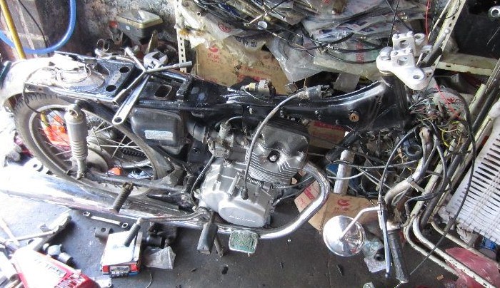 濒临废铁CG125改装复古，还是黑色经典