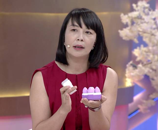 一个动作对身体的危害,一个动作正在危害孩子的眼睛