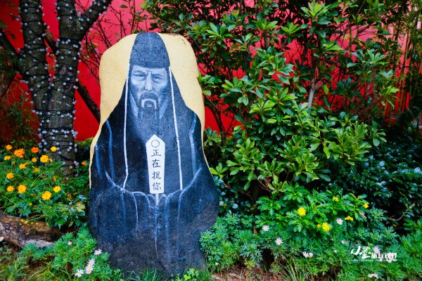 历史底蕴与现代繁华在此交融,历史与现代并存的城市