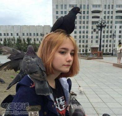 同学上课玩手机被老师抓到了,上课玩手机被老师发现教导主任