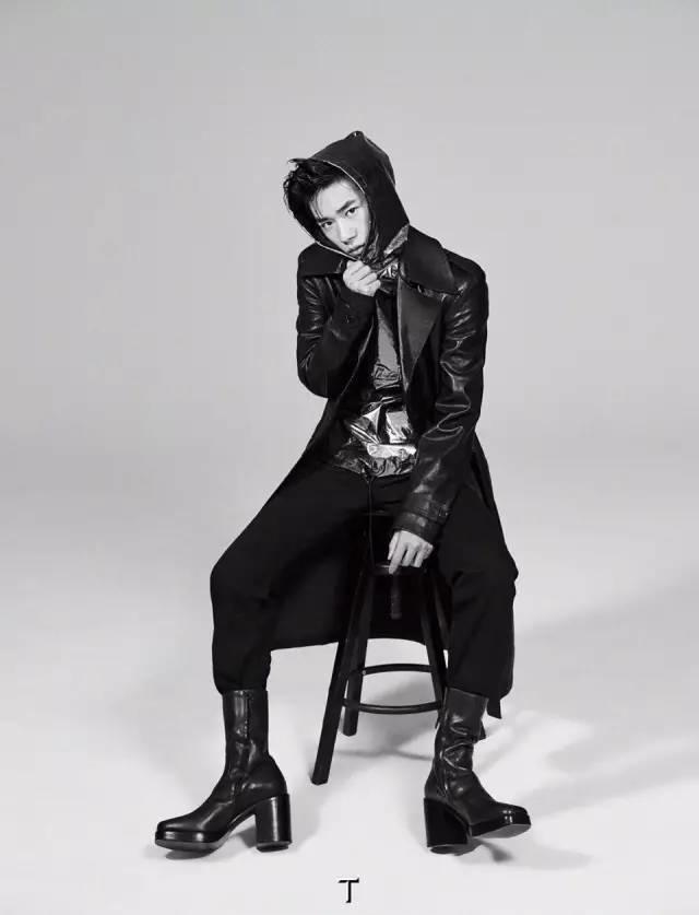 易烊千玺最新时尚封面,16岁易烊千玺直播回放