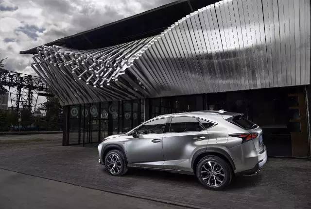 别提什么配置性能操控，俺买车就是为了帅，帅，帅