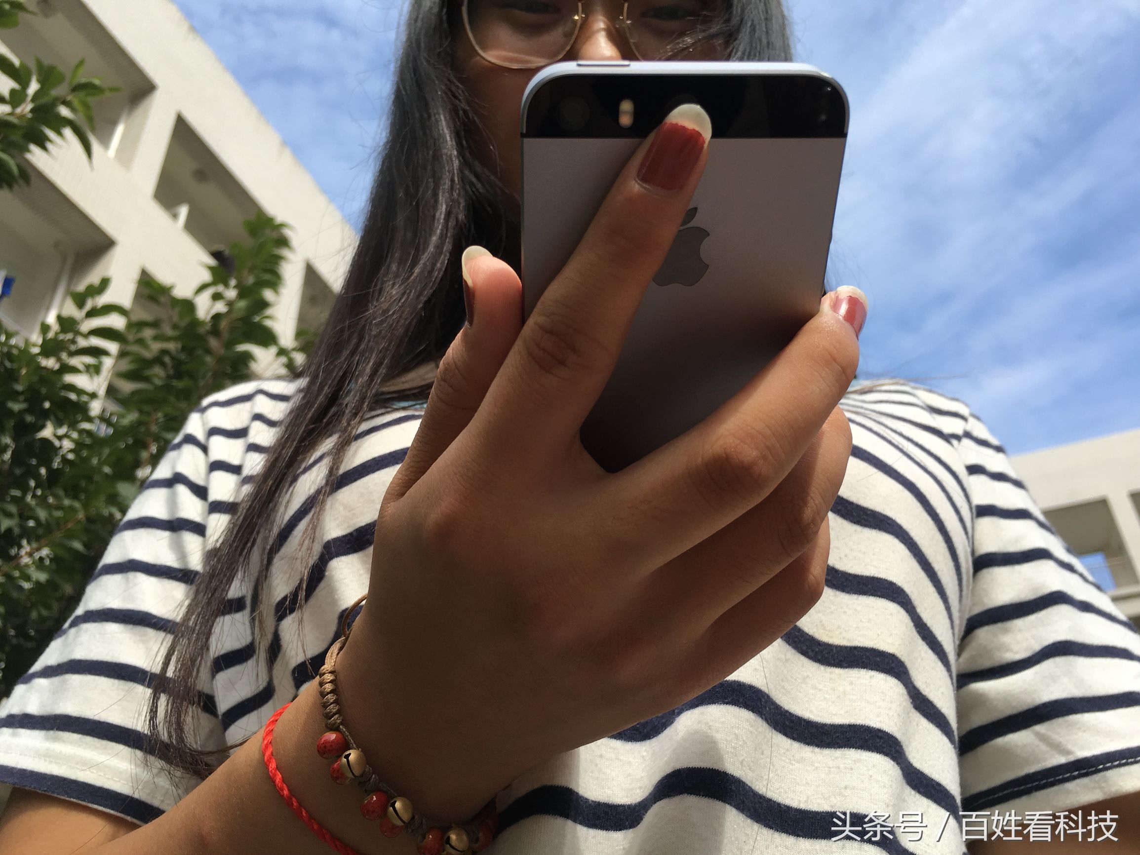 苹果手机背面苹果标擦得掉吗,苹果背面苹果logo刮伤