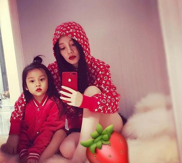 一年级小朋友喜欢老师的原因,一年级小朋友与老师关系融洽