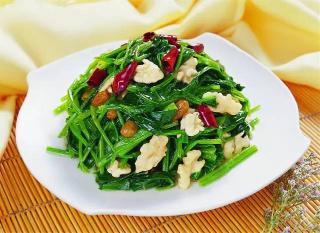 为什么秋天嘴巴容易上火,为什么秋天容易上火感冒