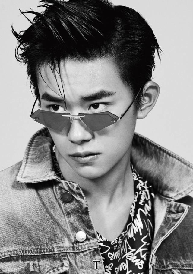 易烊千玺最新时尚封面,16岁易烊千玺直播回放