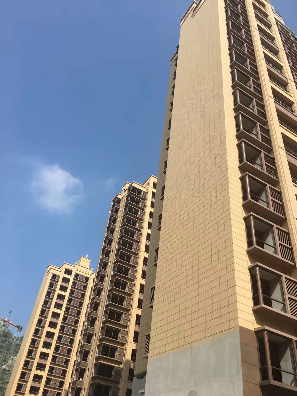 真石漆墙面出现色差怎么办,真石漆喷涂严重色差怎么处理