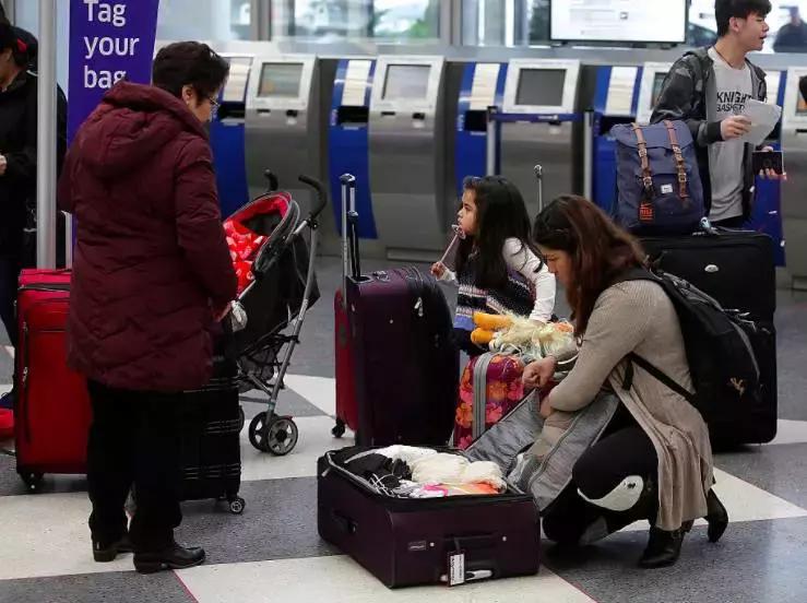 国内航空公司手提行李查得严吗,机场严查行李规定