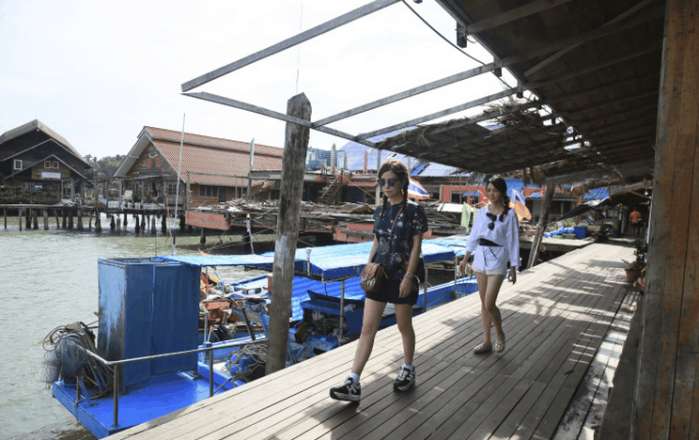 44岁赵薇近照穿搭,赵薇拨浪鼓麻花辫教程图解