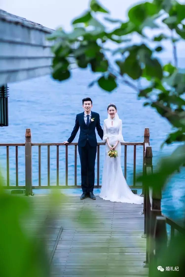 迎宾海报推荐什么风格,迎宾海报什么底色好看