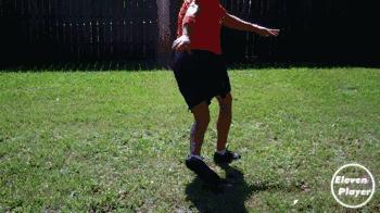 如何踢出一脚完美的侧身凌空抽射,足球射门动作的上半身正确姿势