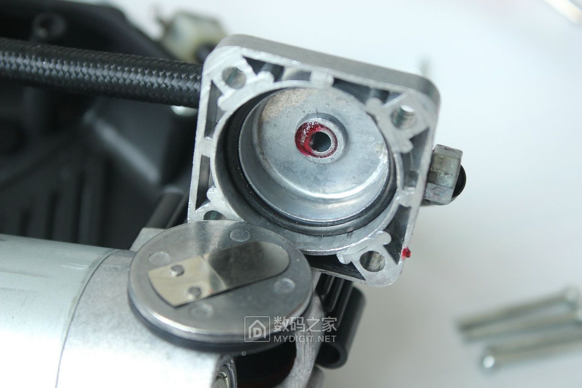 tcl车载充气泵为国产点赞,tcl汽车充气泵