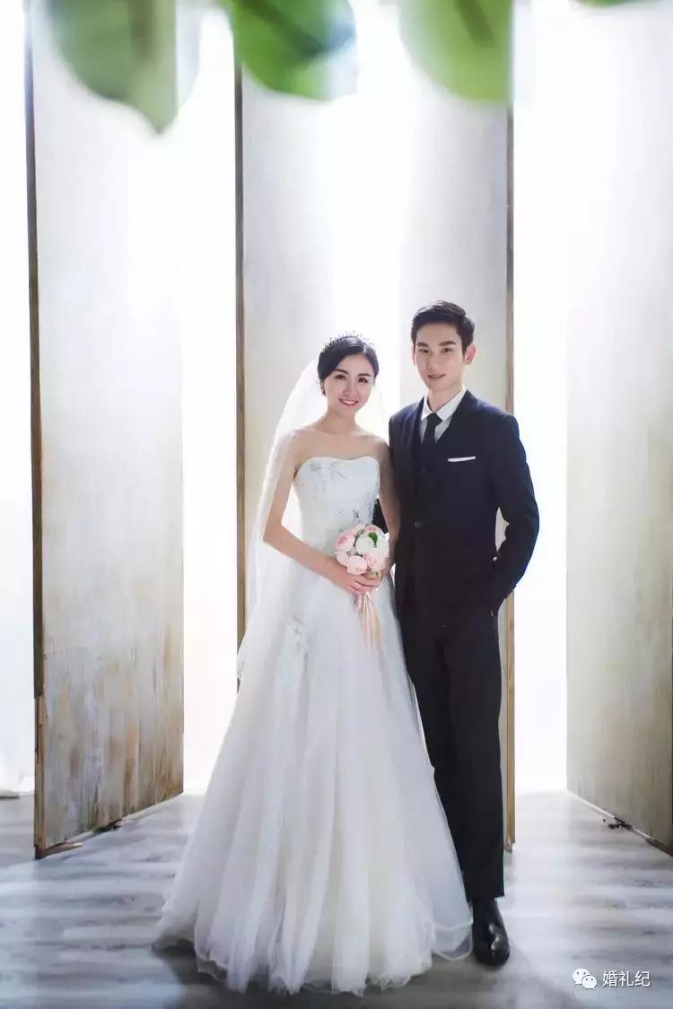 迎宾海报推荐什么风格,迎宾海报什么底色好看