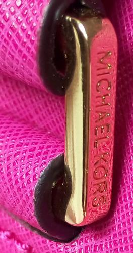 mk包包如何辨别真假,mk的包怎么鉴定真假