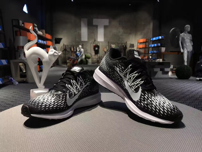 nike登月跑鞋穿搭,nikelegendreact3