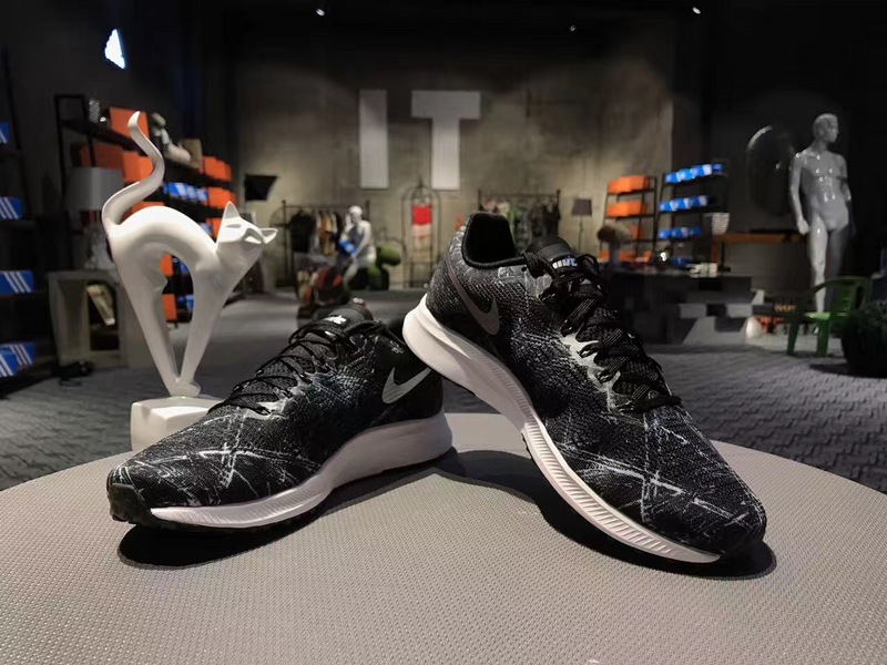 nike登月跑鞋适合跑步吗,nike登月鞋适合夏天穿吗