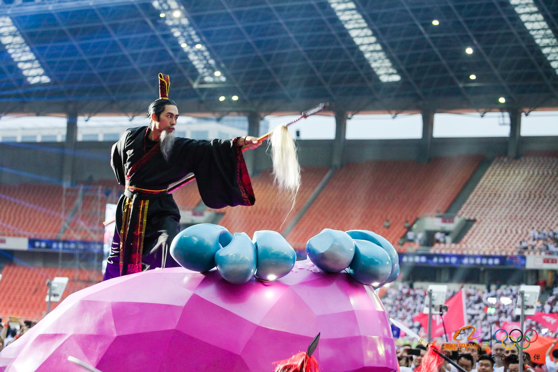 这些高清大图告诉你，今天刷屏朋友圈的阿里年会到底在玩什么？