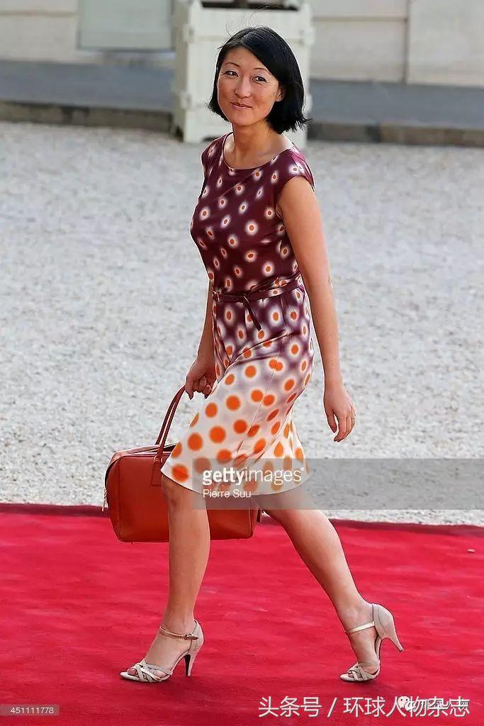 她曾是韩国弃婴，逆袭成法国部长，单眼皮、宽脸庞，美得独特