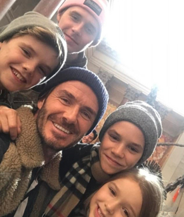 17岁身家百亿，颜值秒杀一众女星的她，用的竟然是这些化妆品？