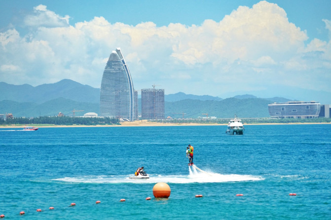 带着宝贝去旅行，遇见三亚遇见海